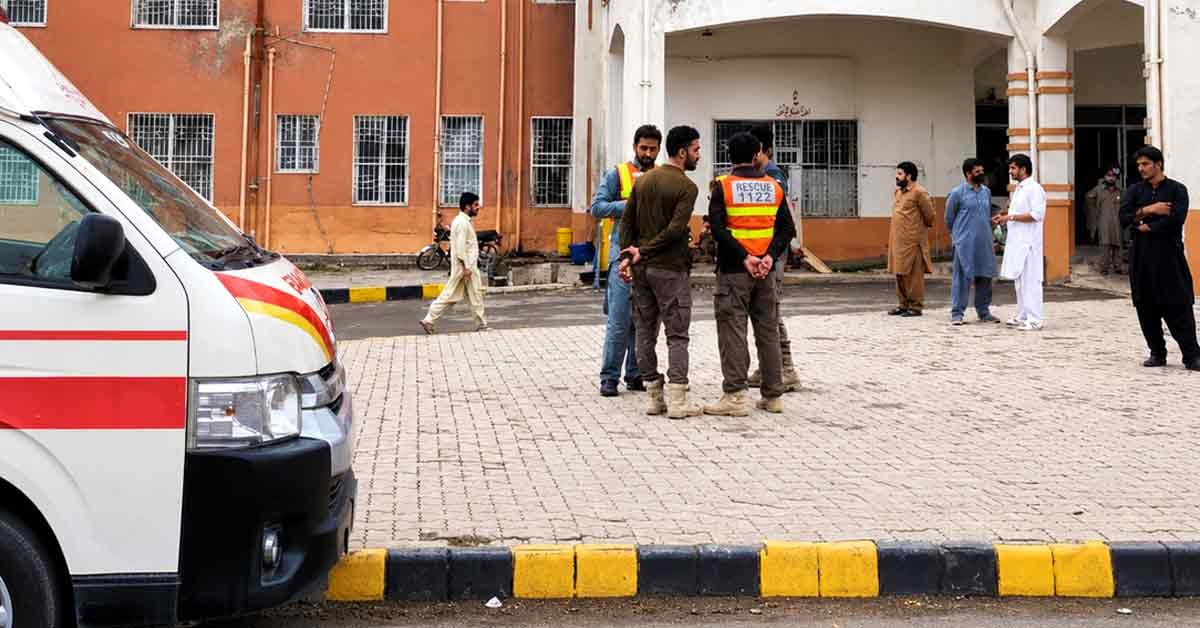 ہنگو میں پولیس چیک پوسٹ پر حملہ، 4 دہشت گرد ہلاک، 8 زخمی اہلکاروں کو ریسکیو نے ڈی ایچ کیو ہسپتال منتقل کر دیا