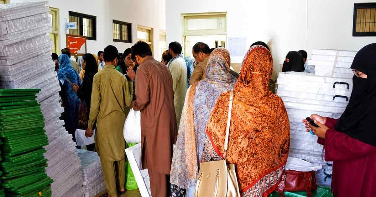 آزاد کشمیر انتخابات کے دوسرے مرحلے میں پولنگ کل ہوگی مہاجرین کی 12 نشستوں پر بھی ووٹ ڈالے جائیں گے،انتخابی سامان تقسیم