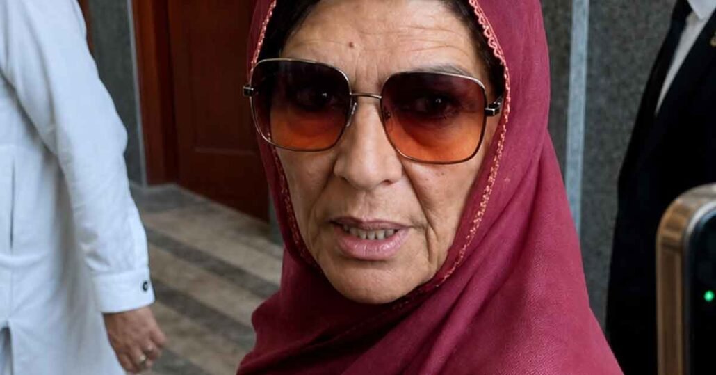 علیمہ خان لانگ مارچ کیلئے دی جانیوالی 27ستمبر کی تاریخ سے ناخوش یہ لوگ عمران خان کو انتظار کروا رہے ہیں، علیمہ خان کی بات چیت