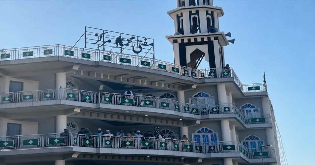 مفتی محمود مرکز نشانے پر پشاور میں تجاوزات کیخلاف آپریشن، مرکز مفتی محمود بھی نشانے پر آ گیا