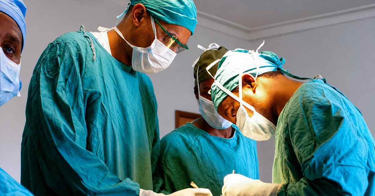 نیا کارنامہ ڈاکٹروں نے آپریشن کے دوران خاتون کے پیٹ میں تولیہ چھوڑ دیا